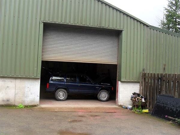 VEHICLE SPRAYERS & REPAIRS GARAGE - MID WALES Photo 2