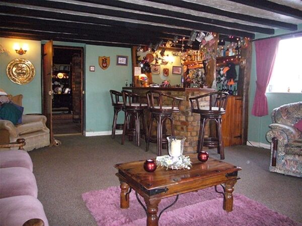 EXCEPTIONAL 7 BEDROOM HOTEL - LEICESTERSHIRE/WARWICKSHIRE BORDER Photo 2