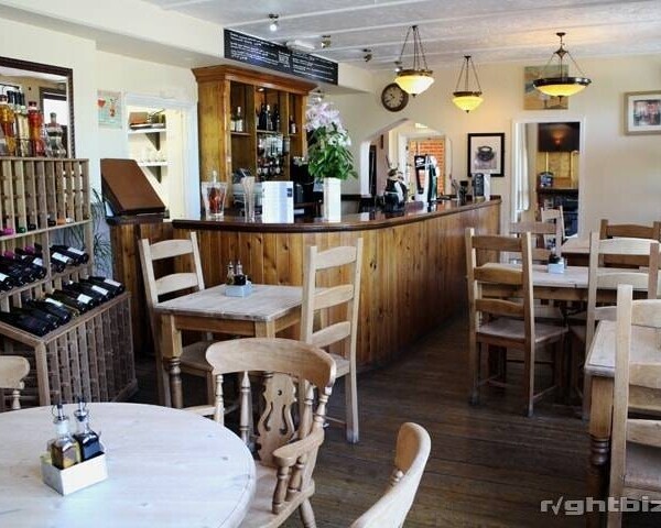 EAST SUSSEX - SUBSTANTIAL ROADSIDE PUB Photo 2