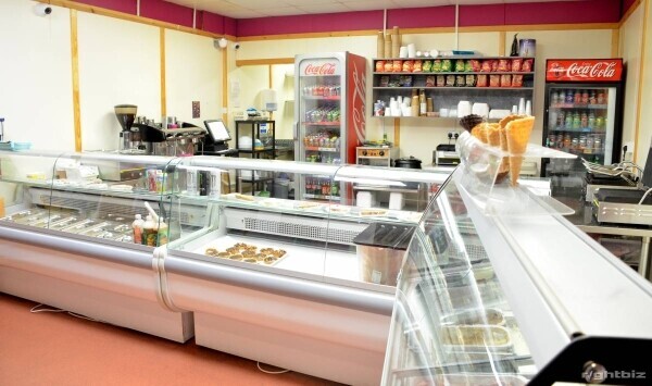 Sandwich Bar and Coffee Shop with Ice cream Parlour in Prime location of Aberdeen. Photo 3