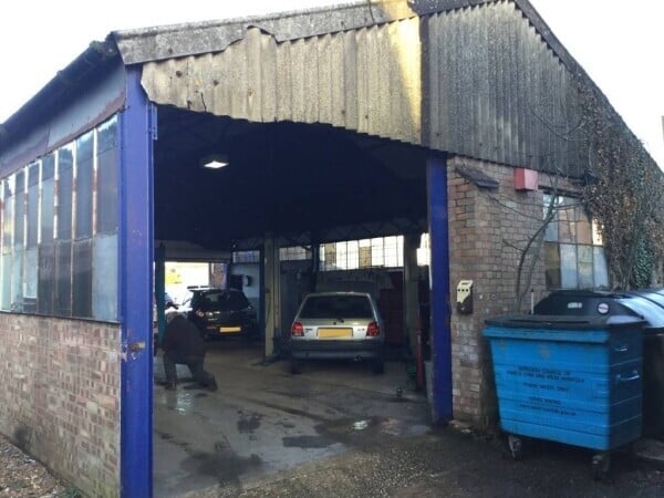 Long Established MOT & Service Garage Photo 2