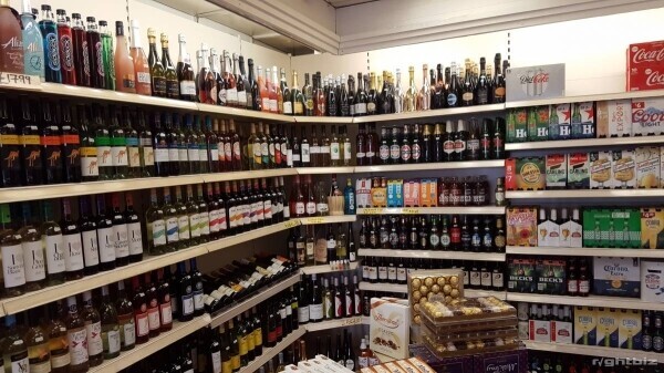OFF LICENCE FOR SALE WITH LARGE 1BED FLAT VERY CHEAP RENT Photo 2