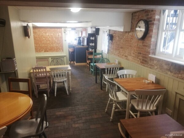 Licensed retail unit in prime location in Ashbourne, Derbyshire, gateway to the Peaks Photo 2