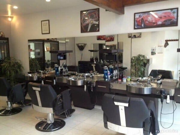 Established 10 years very busy Barbers in an affluent market town, new lease Photo 3