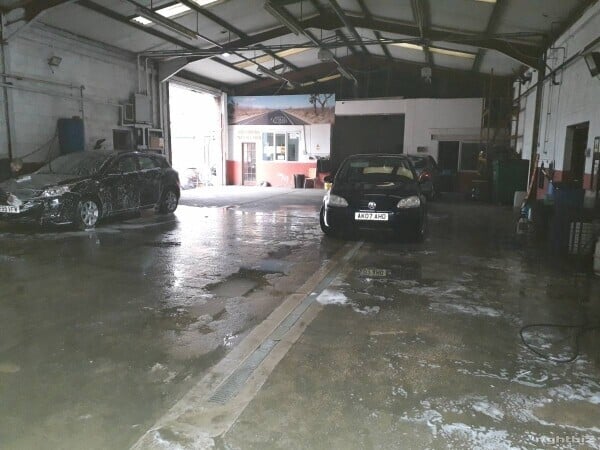Large premises carwash, garage, body spray room, large office space, units, parking Photo 2