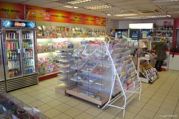 Exclusive to the market, this busy hidden gem is located in Wednesfield, Wolverhampton £8k PW Taking Photo 2