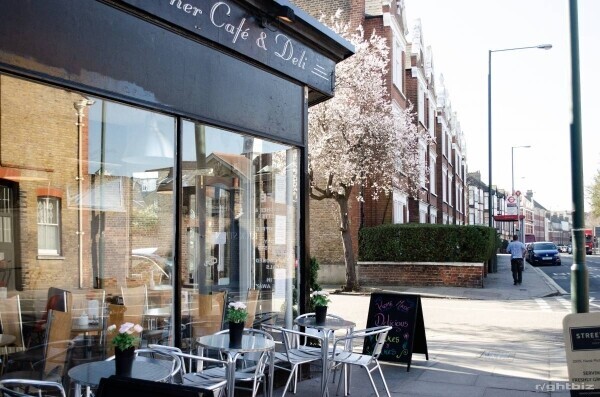 *REDUCED!!!*Fantastic opportunity to purchase a popular coffee shop in the affluent village of Barnes Photo 2