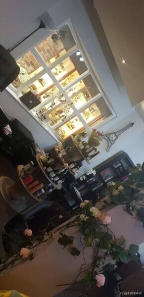 Hairdressing salon prime affluent area Photo 2