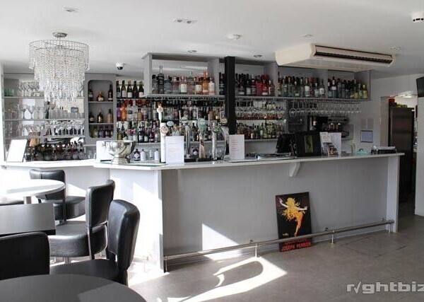 BROMSGROVE, WEST MIDLANDS - SUCCESSFUL INDEPENDENT RESTAURANT AND WINE BAR Photo 2