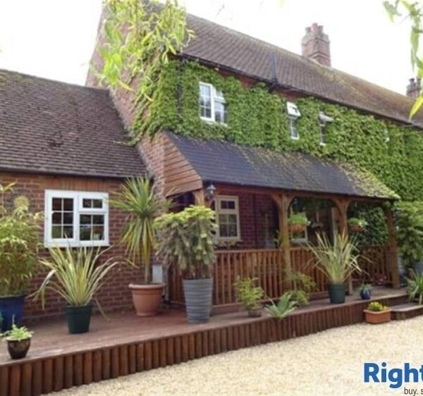 Under Offer: Cattery - Northamptonshire Photo 2