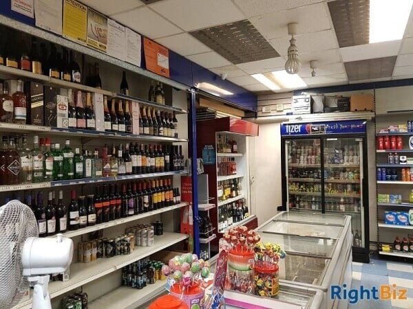 Popular Convenience store/off licence set in Fulham Broadway Photo 2