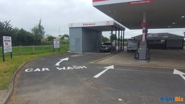Hand car wash for rent in a large ESSO filling station next to a busy road & a large Pound stretcher Photo 2
