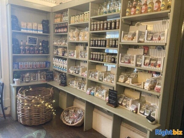 WELL PRESENTED DAYTIME LICENSED COFFEE SHOP/SANDWICH BAR in pleasant Oxfordshire country town. Photo 2