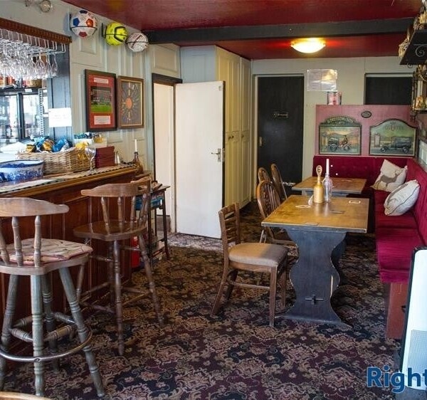 KENT - SIZEABLE PUB WITH LETS Photo 2