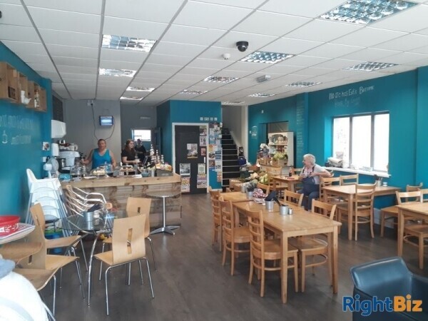 Modern suburban A3 Cafe or retail Premises TO LET, in prime location, Acomb, York, YO24 3BJ Photo 2