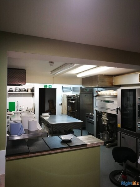 Bakery/Coffee lounge in Prime Location Photo 2