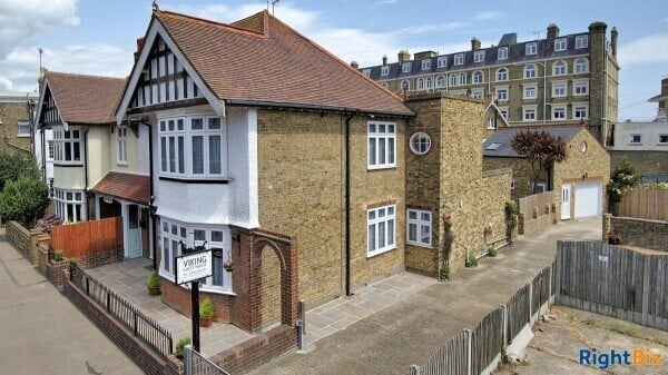 Fantastic 7 bedroom Guest House - semi-detached for sale In Broadstairs, Kent Photo 2