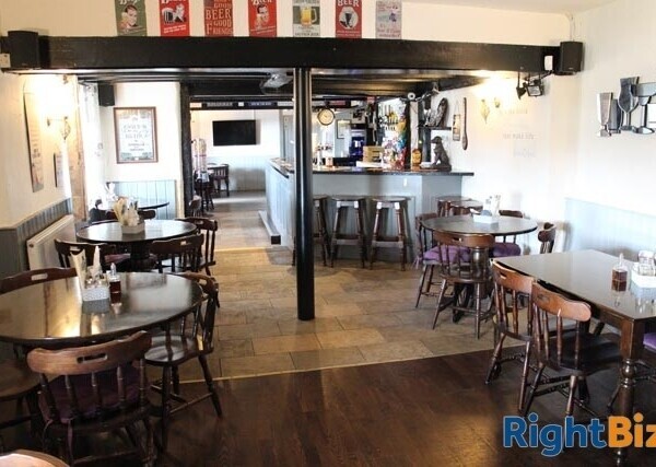 SHROPSHIRE - WELL APPOINTED VILLAGE PUB ON BUSY MAIN ROAD WITH FOOD LED TRADE Photo 2