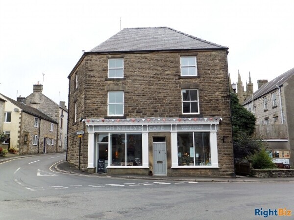 Established Cafe w/Accommodation in beautiful Derbyshire Peak District village Photo 2