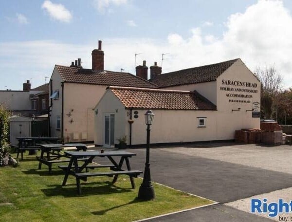 Public House & Holiday Accommodation in Lincolnshire Photo 2
