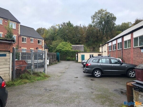 Well Estabished Car Bodyshop and Service Centre in Dronfield Photo 2