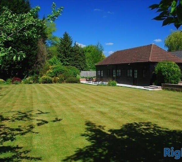 9 Bedroom House 7 Ensuite Rooms Heated Swimming Pool Large Garden Riverside Property Reception Rooms Photo 2