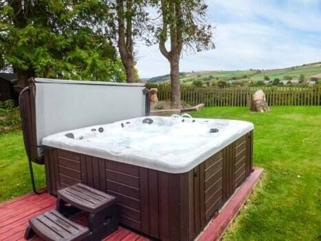 Sizeable, Well-appointed Holiday Cottage in Shropshire Photo 2
