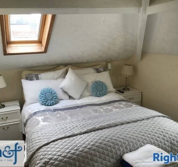 EXCELLENT 12 BED GUEST HOUSE  IN  COASTAL TOWN OF PORTHCAWL Photo 2