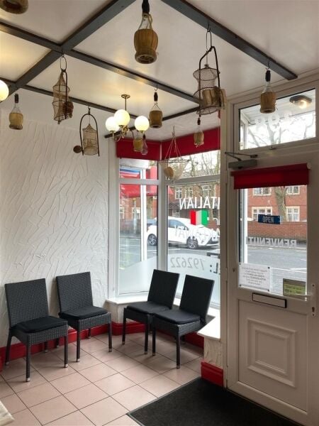 Long Leasehold Italian and Hot Food Takeaway with Accommodation – Chorley