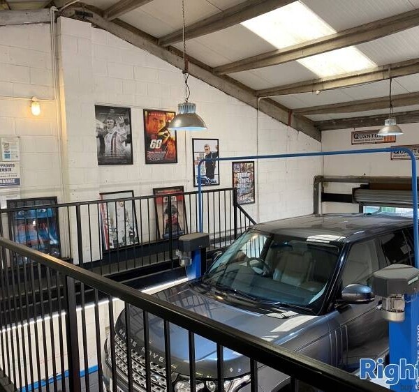 Popular Automotive Garage for Sale in Knebworth Photo 2