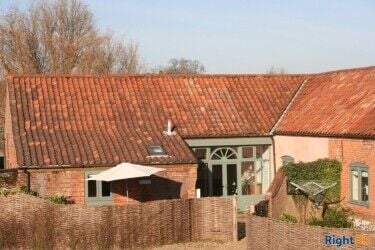 HOLIDAY COTTAGE COMPLEX IN THE HEART OF THE NORFOLK BROADS