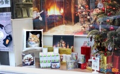 Photographic Retail shop-prime location with limited competition-great expansion opportunity Photo 3