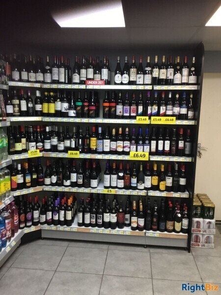 Well Fitted Self Service Convenience Store Photo 2