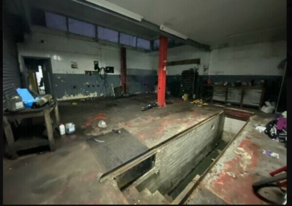 Hand Car Wash Valeting Business,Tyre shop and MOT Mechanic included in a prime location. Photo 2