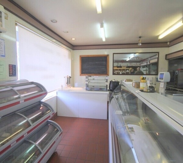 Class 3 Hot Food Takeaway / Cafe in Excellent Canalside Location for Lease Photo 2