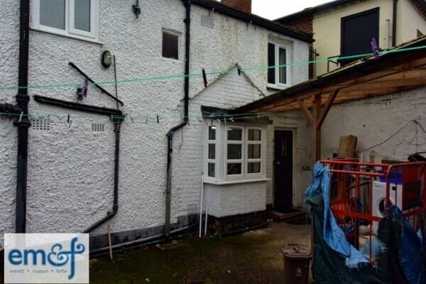 Freehold Newsagents with Accommodation: South Bucks Village Photo 2