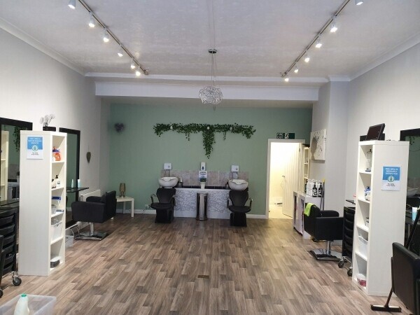 Unisex hair salon. Based in gu51 area. Established for over 30 years Photo 3