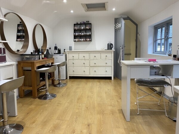 Fast Beauty Bar in Kings Langley, Hertfordshire Photo 3