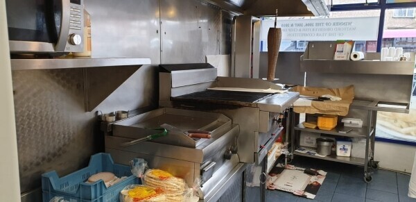 FABULOUS FISH & CHIPS WITH ACCOMMODATION, WATFORD, HERTFORDSHIRE Photo 2