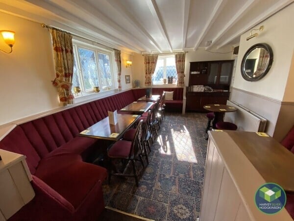 PUBLIC HOUSE: CULCHETH: Photo 2