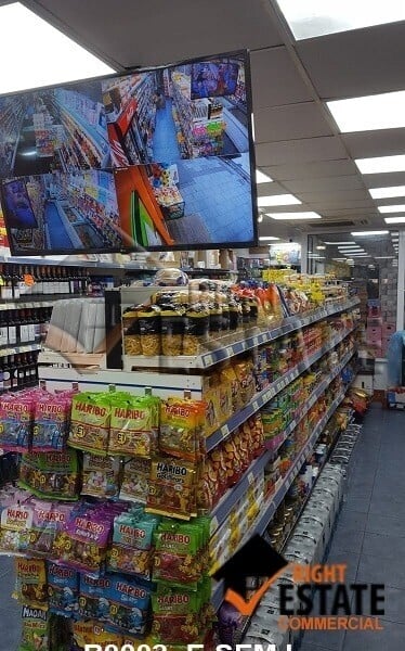 Big spacious off licence in a prominent location - Manor Park Photo 2