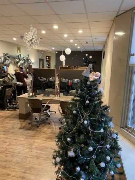 STYLISH UNISEX HAIR & BEAUTY SALON IN FALKIRK TOWN CENTRE STYLISH UNISEX HAIR & BEAUTY SALON IN FALKIRK TOWN CENTRE