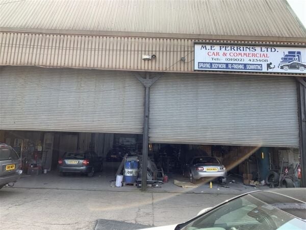 FREEHOLD COMMERCIAL VEHICLE ACCIDENT REPAIRS CENTRE IN WOLVERHAMPTON FREEHOLD COMMERCIAL VEHICLE ACCIDENT REPAIRS CENTRE IN WOLVERHAMPTON