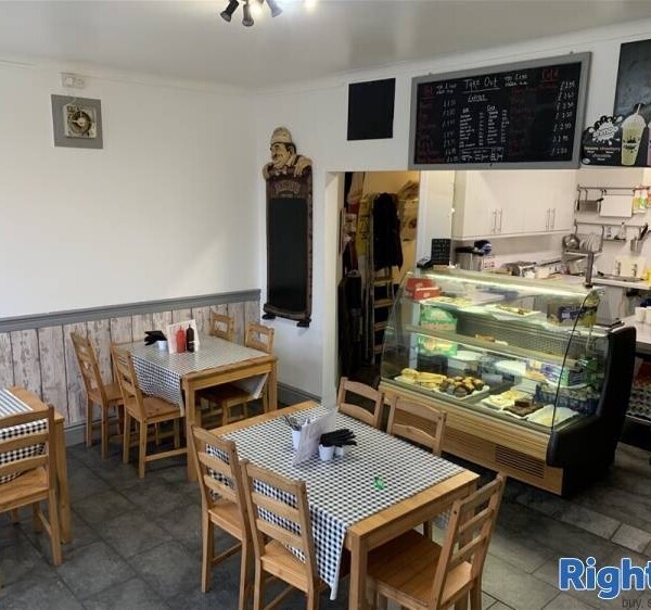 FORMER TRADITIONAL CAFE & TAKEAWAY IN HORNSEA TOWN CENTRE Photo 2