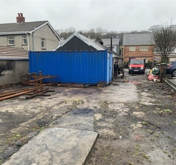 TOWN CENTRE VIRTUALLY FREEHOLD DEVELOPMENT PROPERTY IN YSTRADGYNLAIS
