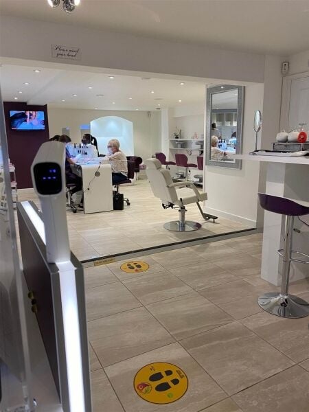 COSMOPOLITIAN NAIL BAR & BEAUTY SALON ON WATFORD HIGH STREET TOWN CENTRE