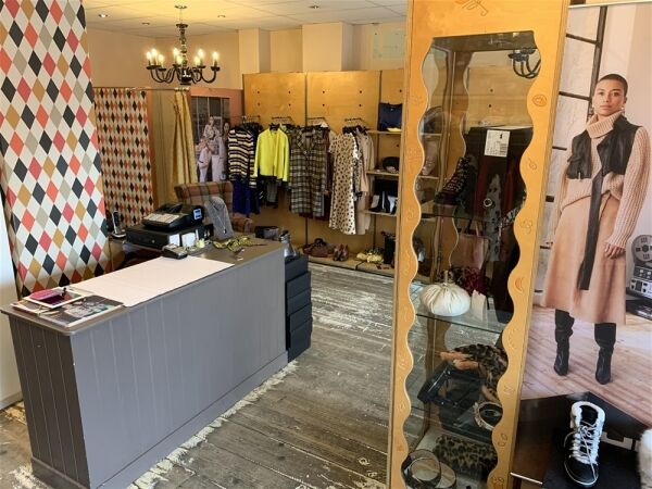SUPERB DESIGNER LADIES FASHIONS & ACCESSORIES BOUTIQUE ON CLEETHORPES SEAFRONT