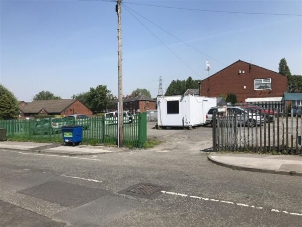 VERSATILE FREEHOLD DEVELOPMENT SITE IN ROCHDALE VERSATILE FREEHOLD DEVELOPMENT SITE IN ROCHDALE