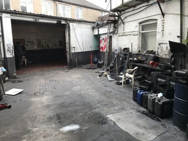 GARAGE REPAIRS WORKSHOP IN CARDIFF SUBURB