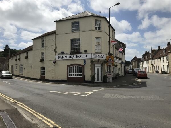 FULLY LICENSED FREEHOLD HOTEL/RESTAURANT & FUNCTION VENUE IN WARMINSTER TOWN CENTRE FULLY LICENSED FREEHOLD HOTEL/RESTAURANT & FUNCTION VENUE IN WARMINSTER TOWN CENTRE